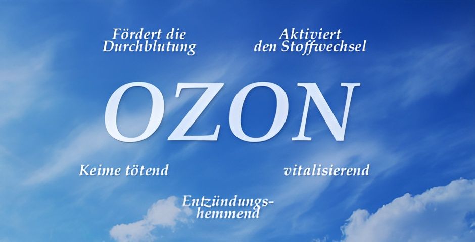 Landschaft mit grünem Tal und geschwungenem Fluss unter blauem Himmel - natürliche Idylle mit ruhiger Atmosphäre und frischem Frühlingsgrün